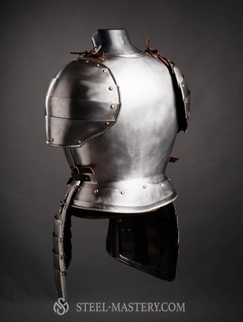 Cuirass, part of full plate armor (garniture) of George Clifford, end of the XVI century Plate armor