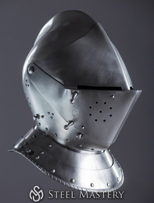 Armet, part of full plate armor (garniture) of George Clifford, end of the XVI century Corazza