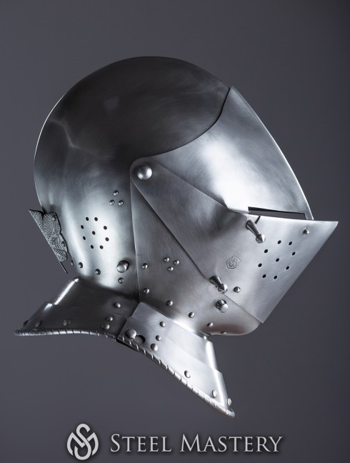 Armet, part of full plate armor (garniture) of George Clifford, end of the XVI century Corazza