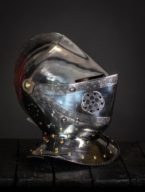 Armet, part of full plate armor (garniture) of George Clifford, end of the XVI century Corazza