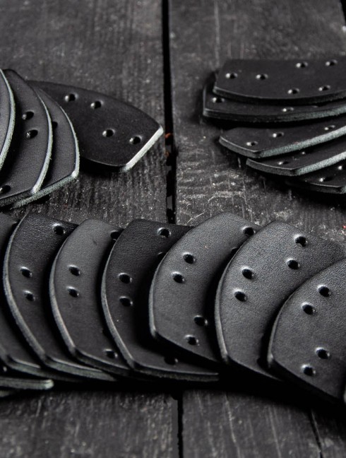 Leather lamellar plates, D-shaped (100 plates in set)  Pezzi lamellari