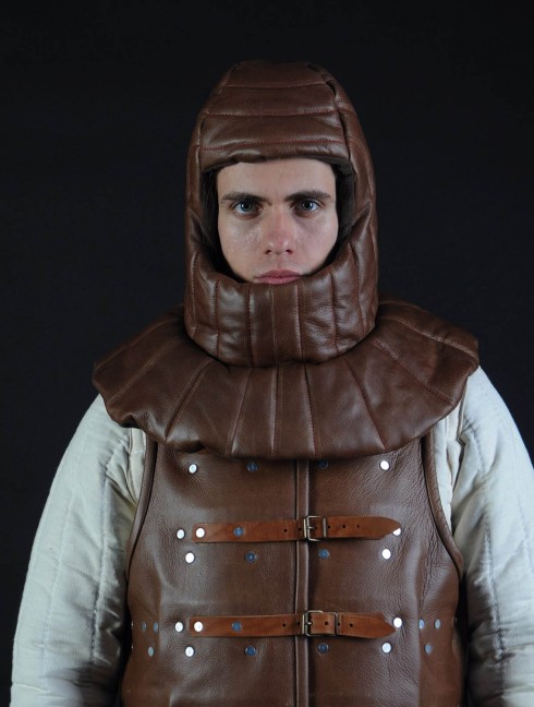 Leather padded medieval coif Cales et capes rembourrés