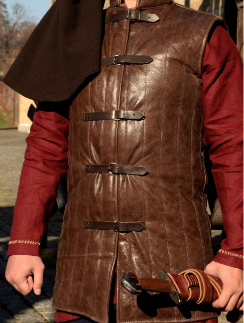 Leather sleeveless gambeson Gambesón.