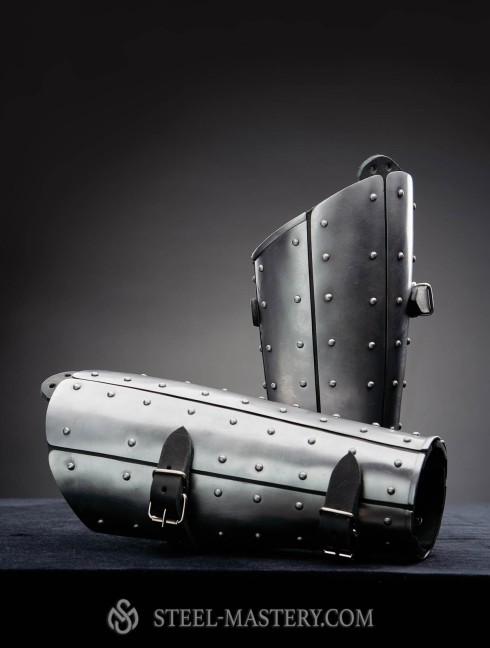 Anatomical splinted bracers Armures de brigandines