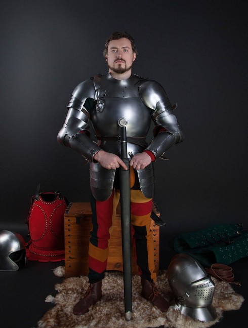Full arm protection with pauldron, a part of the jousting knight armor, XVI century Plattenrüstungen