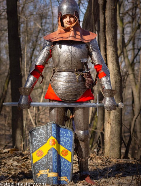KNIGHT PLATE ARMOR OF XIV CENTURY Armure de plaques
