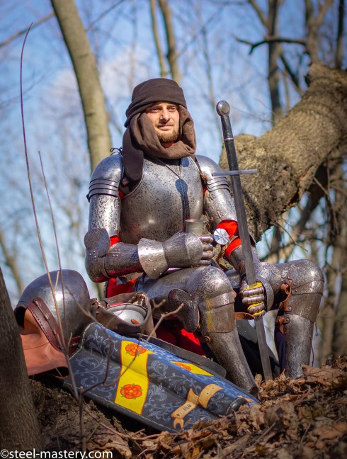 KNIGHT PLATE ARMOR OF XIV CENTURY Armure de plaques