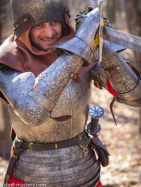 KNIGHT PLATE ARMOR OF XIV CENTURY Armure de plaques