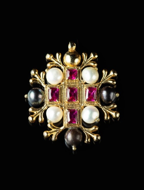 Brooch from PORTRAIT OF NARR POCK, circa 1515 Spille e cerniere