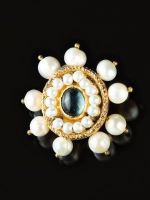 Brooch with blue stone, late XV c. Brooches and fasteners