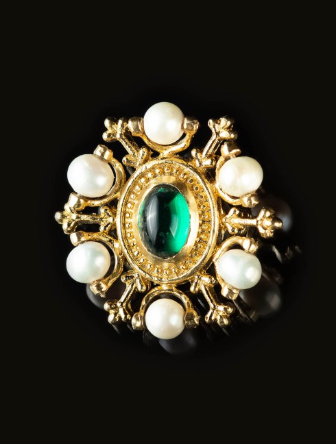 Medieval brooch with green gem, XV century Brooches and fasteners