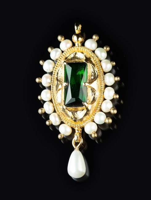 Brooch of Mary of Burgundy with green stone, early XVI c. Brooches and fasteners