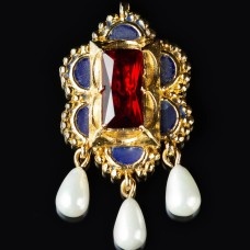 Brooch-pendant from painting of Maria of Burgundy image-1