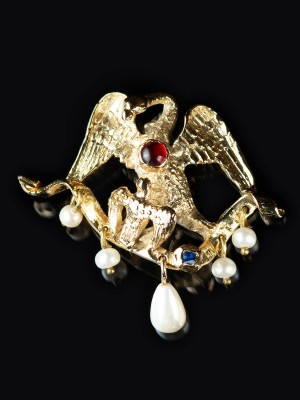 Medieval brooch in form of pelican, XV c. Brooches and fasteners