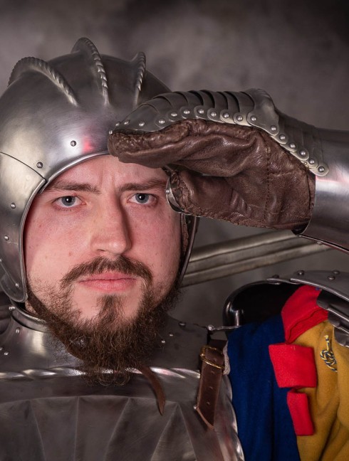 LANDSKNECHT PLATE GLOVES, XVI CENTURY Muffole e guantoni con dita ricoperte i metallo
