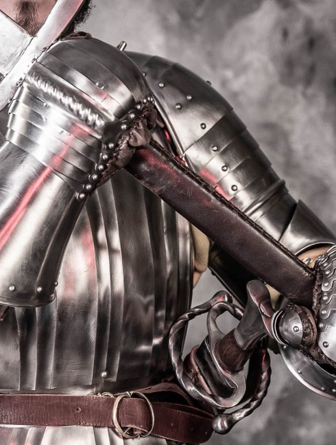 LANDSKNECHT PLATE GLOVES, XVI CENTURY Metal fingered and mitten gauntlets