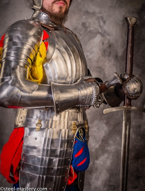 LANDSKNECHT CORRUGATED BREASTPLATE WITH TASSETS, XVI CENTURY Kürasse,Brustplatten und Ringkragen