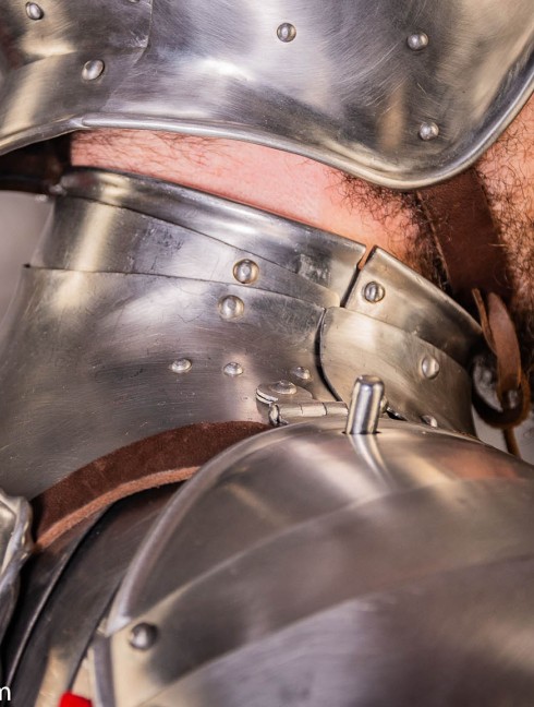 LANDSKNECHT PLATE GORGET, XVI CENTURY 
