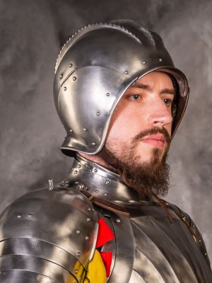 LANDSKNECHT PLATE GORGET, XVI CENTURY
