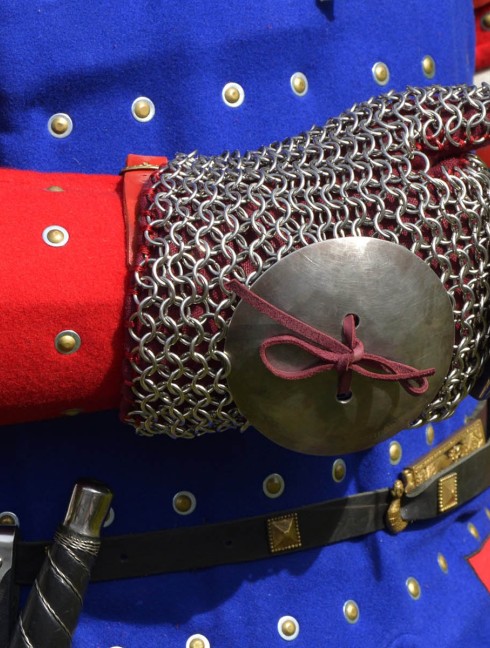 CHAINMAIL GLOVE  Gantelets et mitaines en écailles et mailles