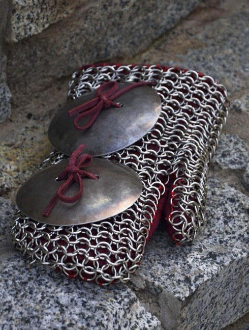 CHAINMAIL GLOVE  Gantelets et mitaines en écailles et mailles