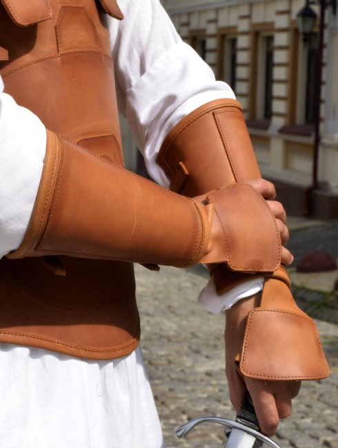 LEATHER ASSASSIN ARMOR: VEST AND BRACERS  Armure fantaisie