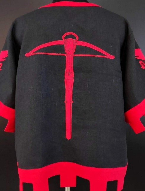 Black and red knight tabard with griffins and crossbow 