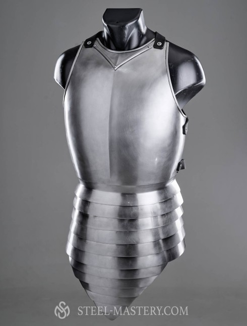 KNIGHT STRAPPED-ON BREASTPLATE OF XIV CENTURY Kürasse,Brustplatten und Ringkragen