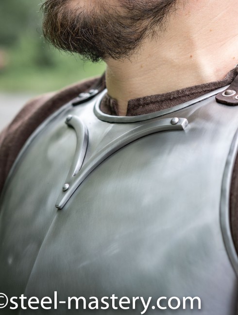KNIGHT STRAPPED-ON BREASTPLATE OF XIV CENTURY Cuirasses, plastrons et gorgerins