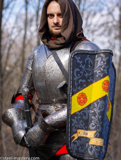 KNIGHT STRAPPED-ON BREASTPLATE OF XIV CENTURY Kürasse,Brustplatten und Ringkragen