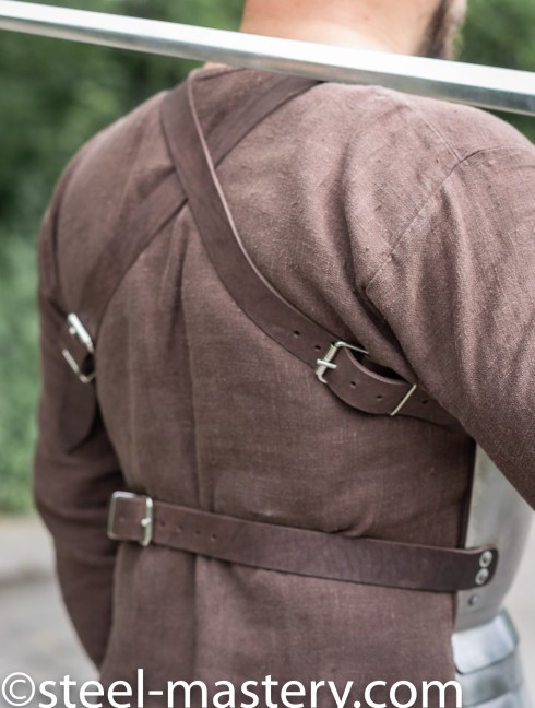 KNIGHT STRAPPED-ON BREASTPLATE OF XIV CENTURY Kürasse,Brustplatten und Ringkragen