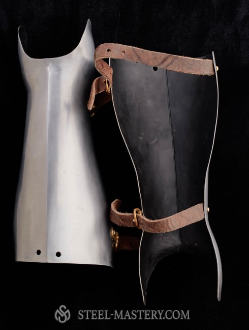 14TH - 16TH STYLE HALF GREAVES MADE OF STEEL 
