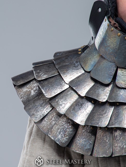 BATTLE-READY SCALE AVENTAIL Helme