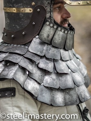 BATTLE-READY SCALE AVENTAIL Cascos