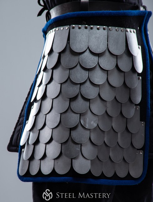 Scale skirt, part of steel scale armor Protección corporal de placas y escamas
