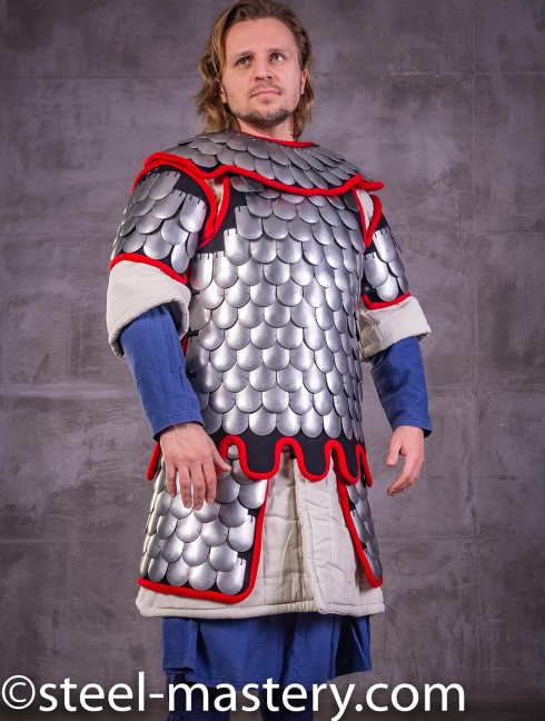 Scale pelerine, part of steel scale armor Corazza per corpo e lamiere