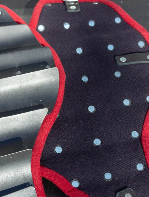 BRIGANDINE PROTECTION OF UPPER PART OF ARM WITH RED FACING Brigantinenrüstungen
