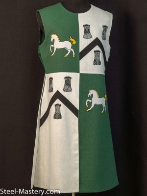 QUARTER COLORED TABARD WITH HORSES AND TOWERS Divise