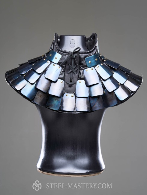 PLATE SCALE NECKLACE 
