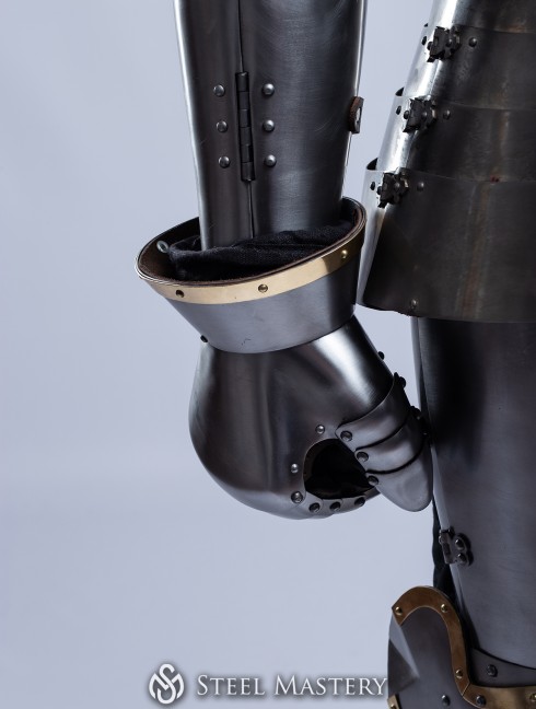 BATTLE PLATE GAUNTLETS Metal fingered and mitten gauntlets