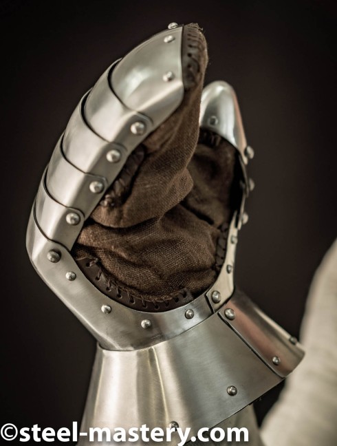 BATTLE PLATE GAUNTLETS Muffole e guantoni con dita ricoperte i metallo