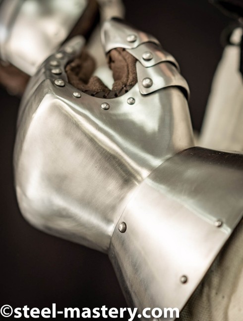 BATTLE PLATE GAUNTLETS Muffole e guantoni con dita ricoperte i metallo