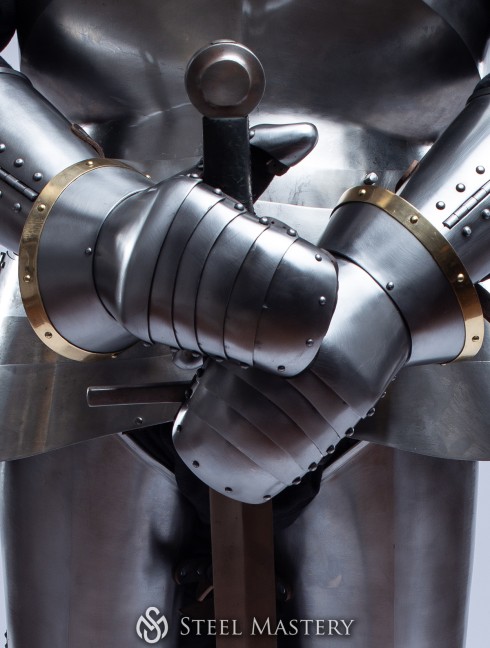 BATTLE PLATE GAUNTLETS Metal fingered and mitten gauntlets
