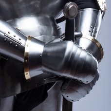 BATTLE PLATE GAUNTLETS image-1