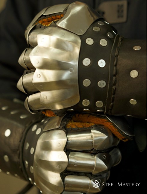 Visby brigandine gloves Guanti brigantini e muffole