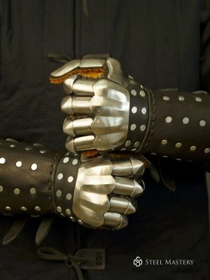Visby brigandine gloves Guanti brigantini e muffole