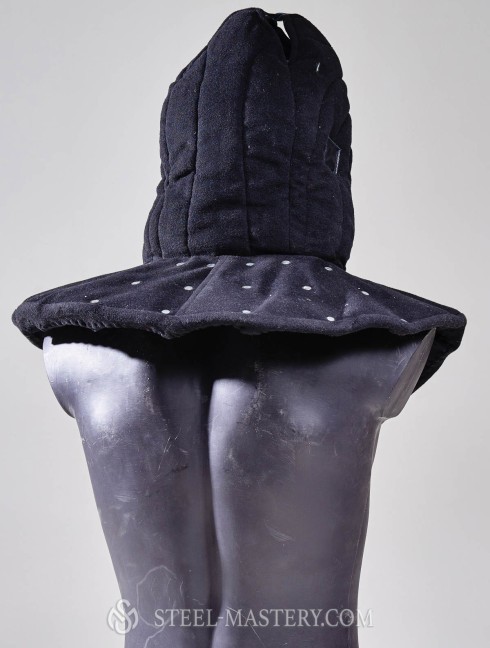 Padded Medieval liner with pelerine  Gepolsterte hauben und kappen