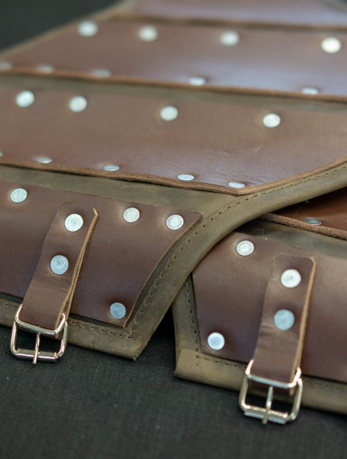 BROWN LEATHER PROTECTION OF UPPER PART OF ARM 