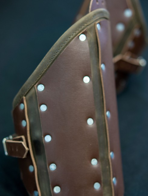 BROWN LEATHER PROTECTION OF UPPER PART OF ARM 
