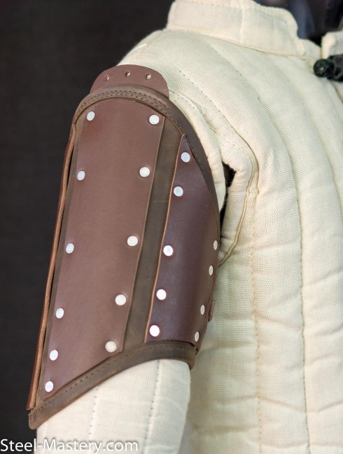 BROWN LEATHER PROTECTION OF UPPER PART OF ARM 